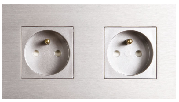 Dizajnový kryt na dvojzásuvku CJC VICTOR, horizontálny, prírodný ALU elox