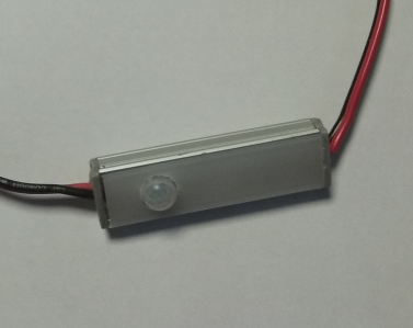 Osadený PIR senzor v ALU pre LED pásy, 12/24V, mini, nastaviteľný,7,5A,9-28VDC,3-5m,IP44
