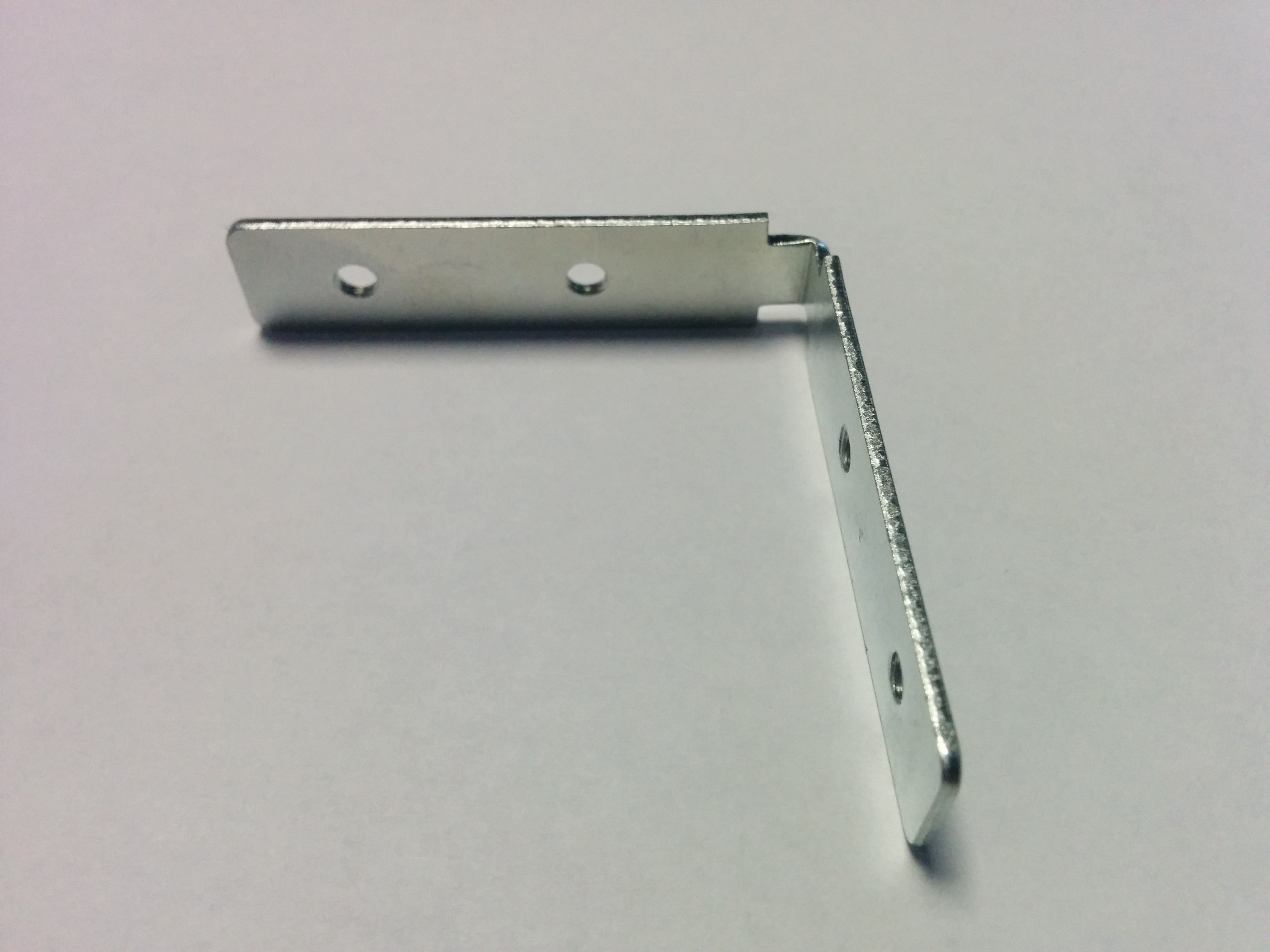 1ks inštalačný konektor pre ALU profil MERLUZZO/CATANIA, hliník, 90 stupňov,vertikálny