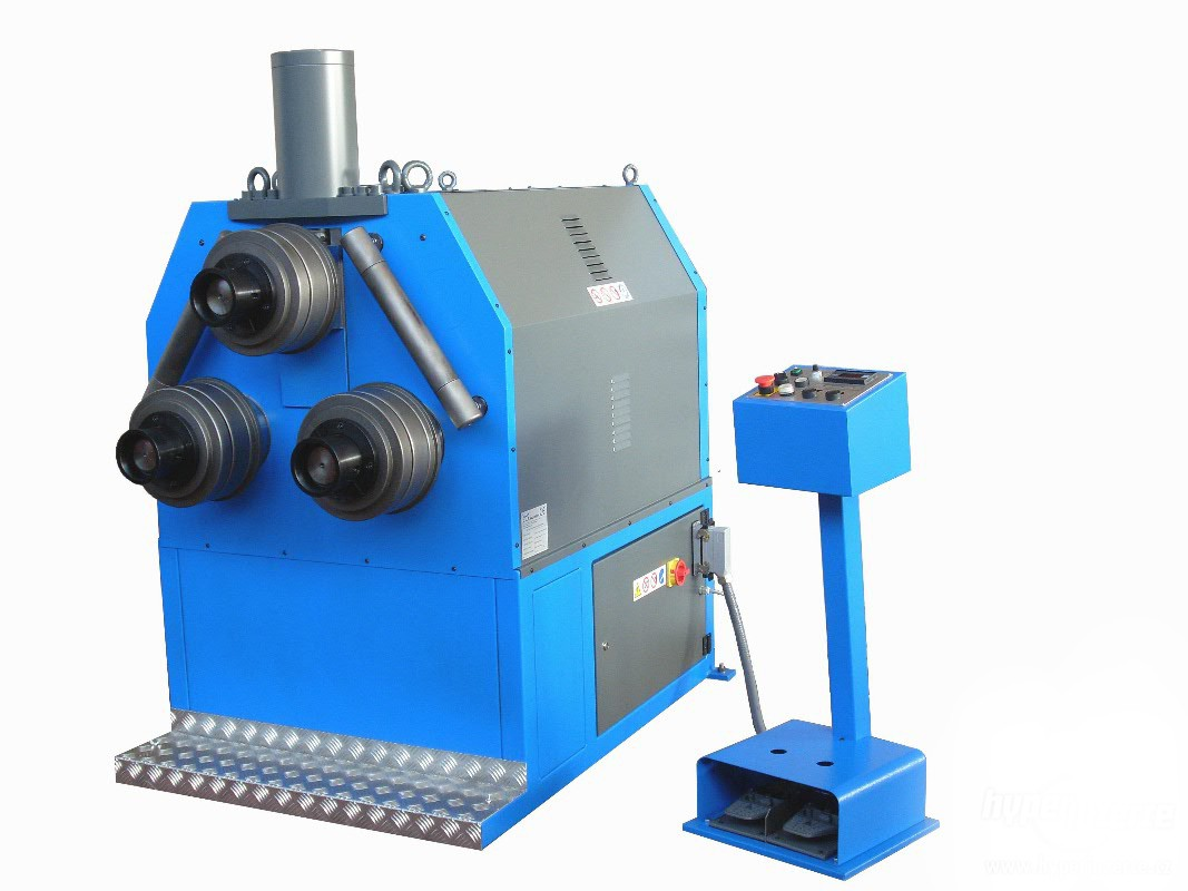 Práce na zakružovačke profilov,nožné ovládanie, poháňané 3 kladky,vertik/horiz,1100W