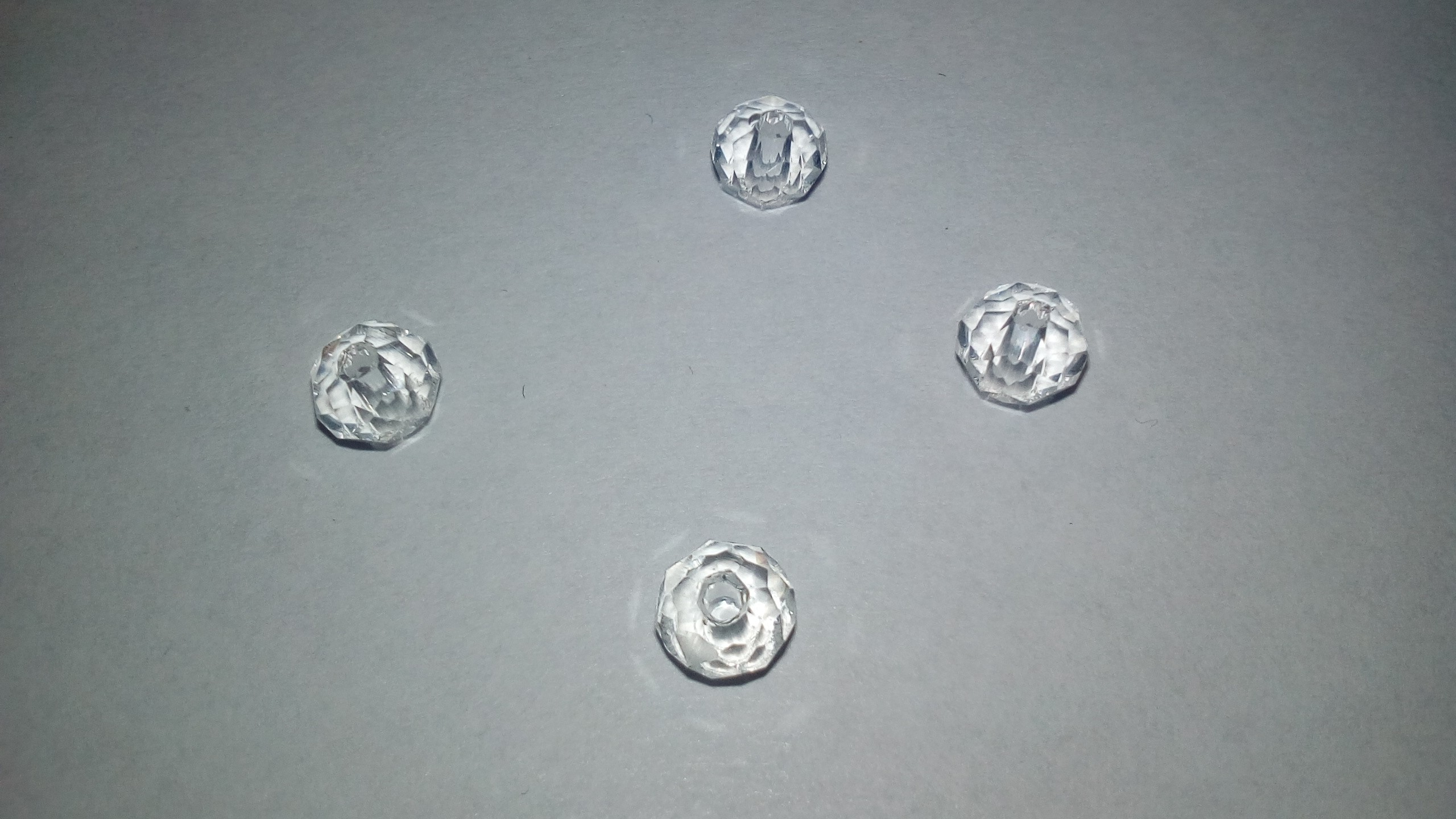 Kryštálový oves, gula, 6 mm, brúsený, vŕtaný skrz,dia 1,5-2mm, číry