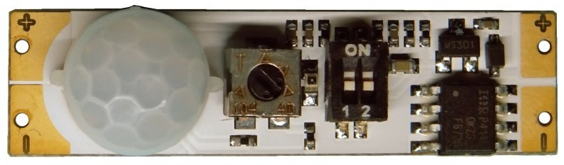 Pohybový senzor pre LED pásy, 5-28V, 7,5A, mini, nastavitelný, pre profily s hlbkou 10mm