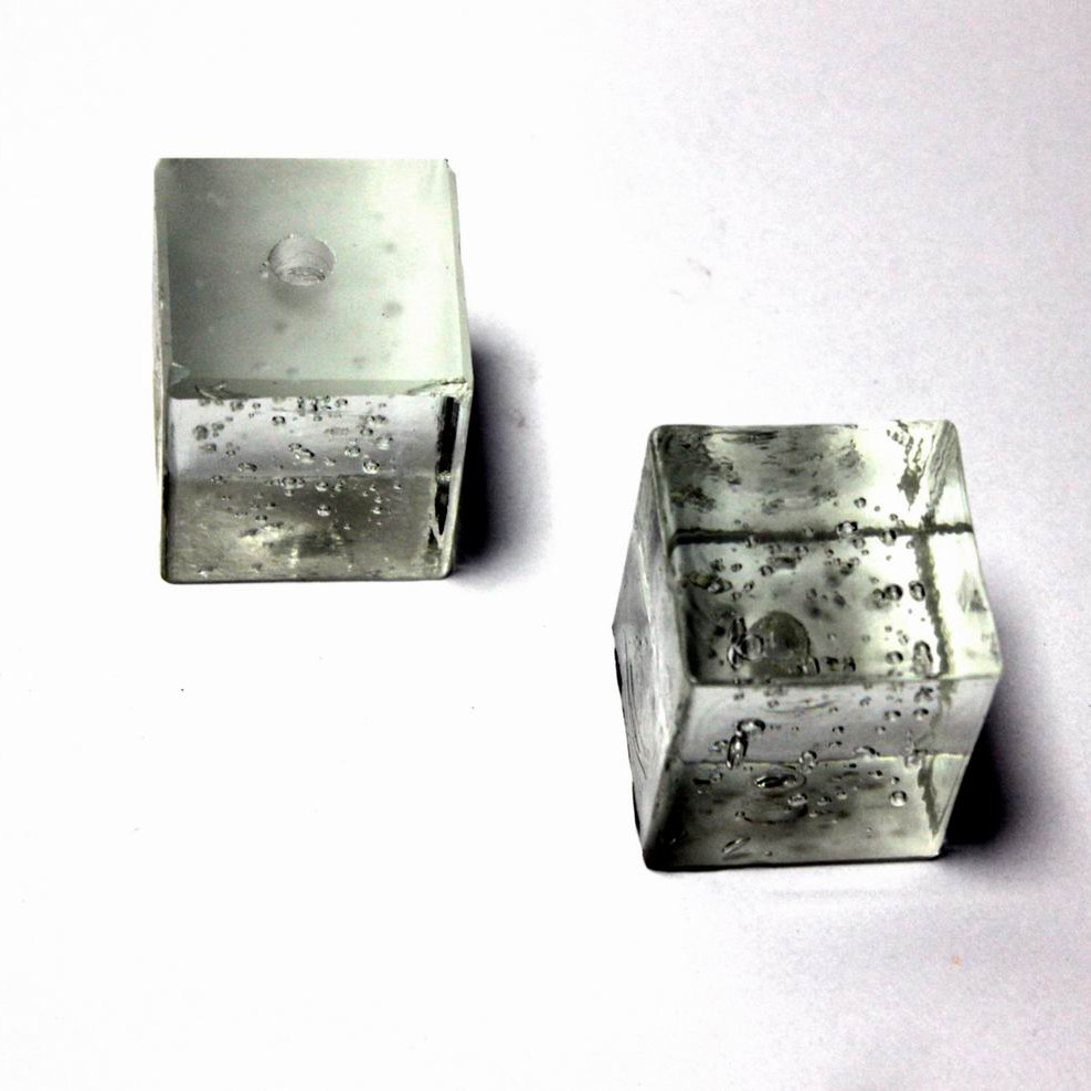 Sklenený oves, kocka, veľká, s bublinkami, 40x40mm, dierka 8mm